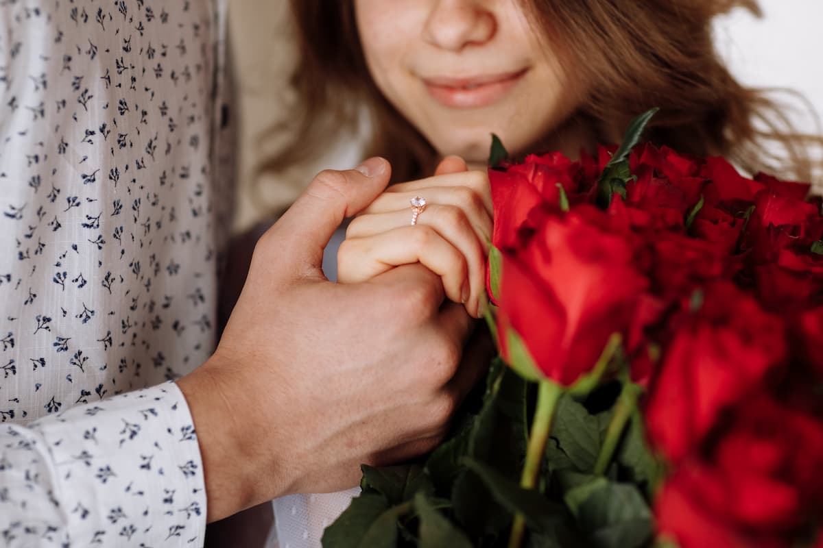 Comment choisir une alliance pour femme originale en or rose ?
